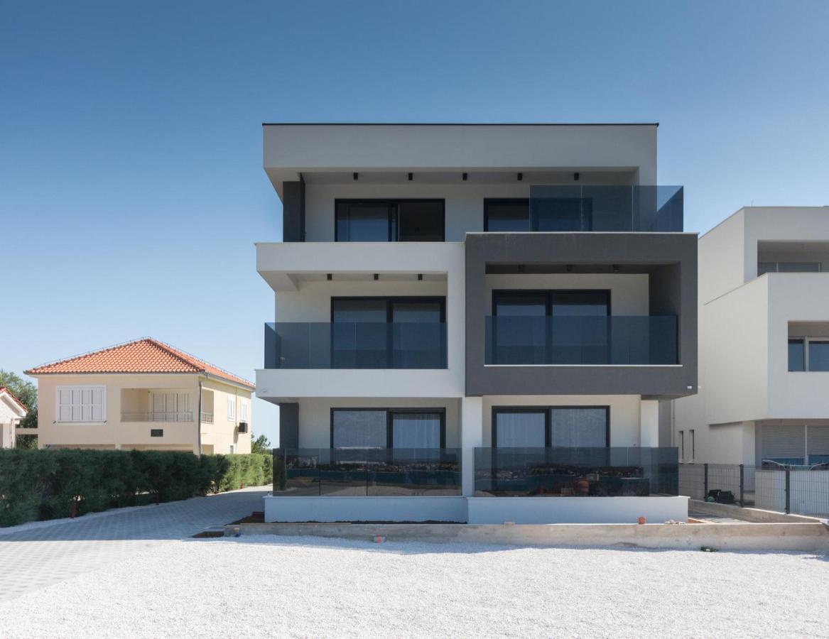 Luxury Beachfront Villa Crystal Aenona - By Ta Leut Agency Nin Exteriér fotografie
