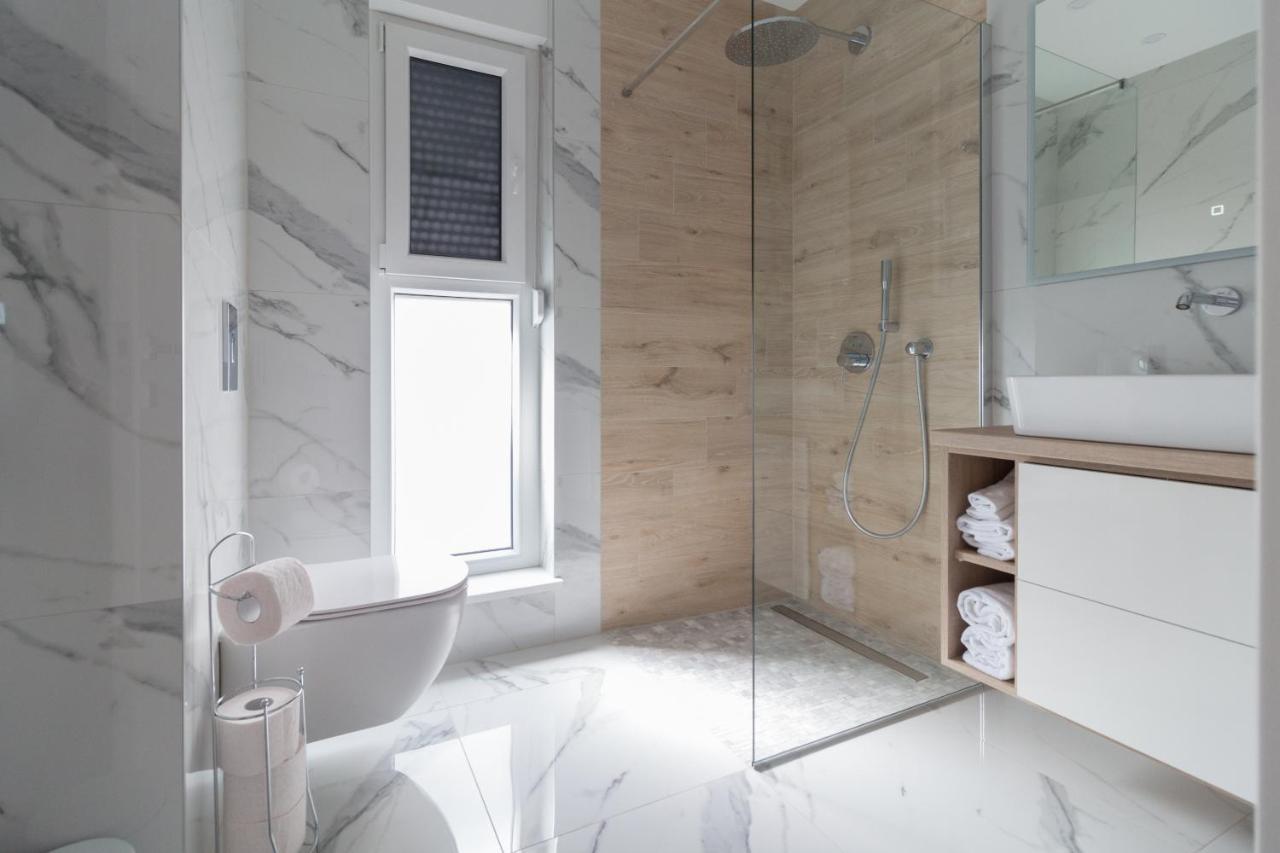 Luxury Beachfront Villa Crystal Aenona - By Ta Leut Agency Nin Exteriér fotografie