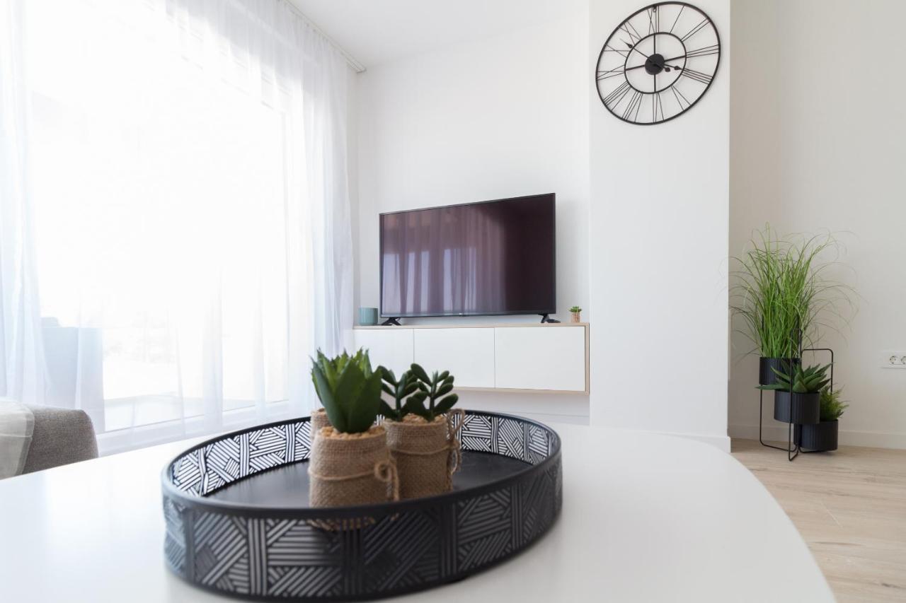 Luxury Beachfront Villa Crystal Aenona - By Ta Leut Agency Nin Exteriér fotografie
