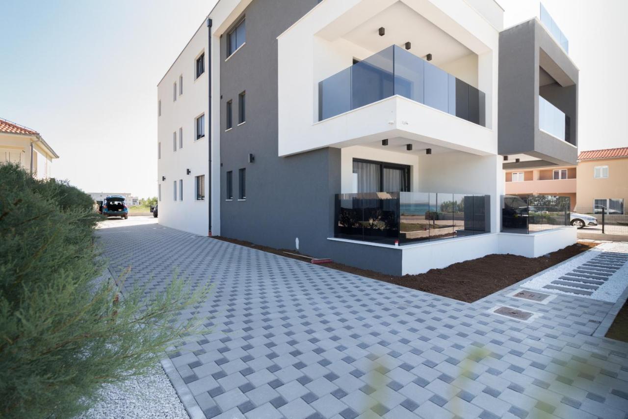 Luxury Beachfront Villa Crystal Aenona - By Ta Leut Agency Nin Exteriér fotografie