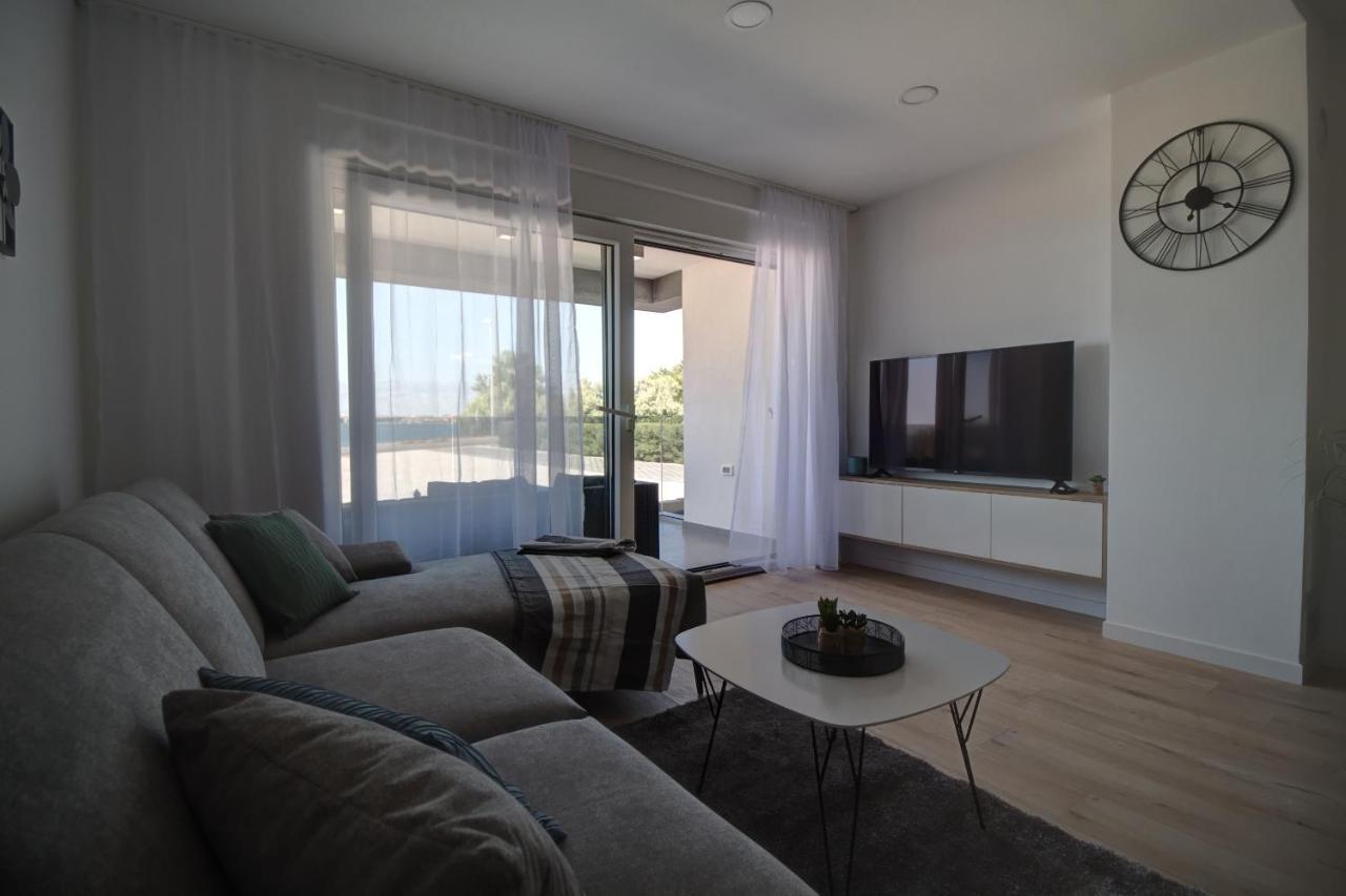 Luxury Beachfront Villa Crystal Aenona - By Ta Leut Agency Nin Exteriér fotografie