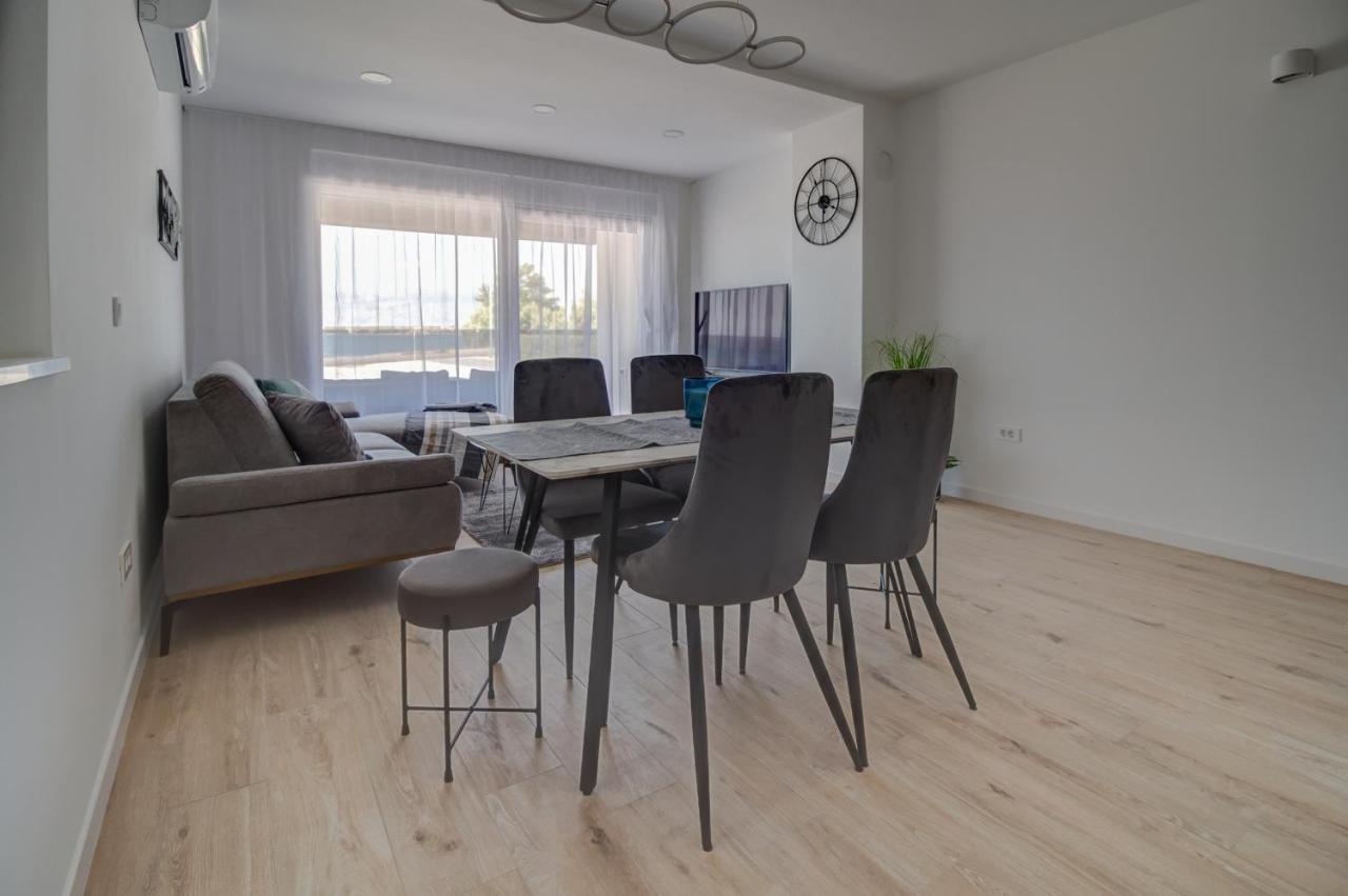 Luxury Beachfront Villa Crystal Aenona - By Ta Leut Agency Nin Exteriér fotografie