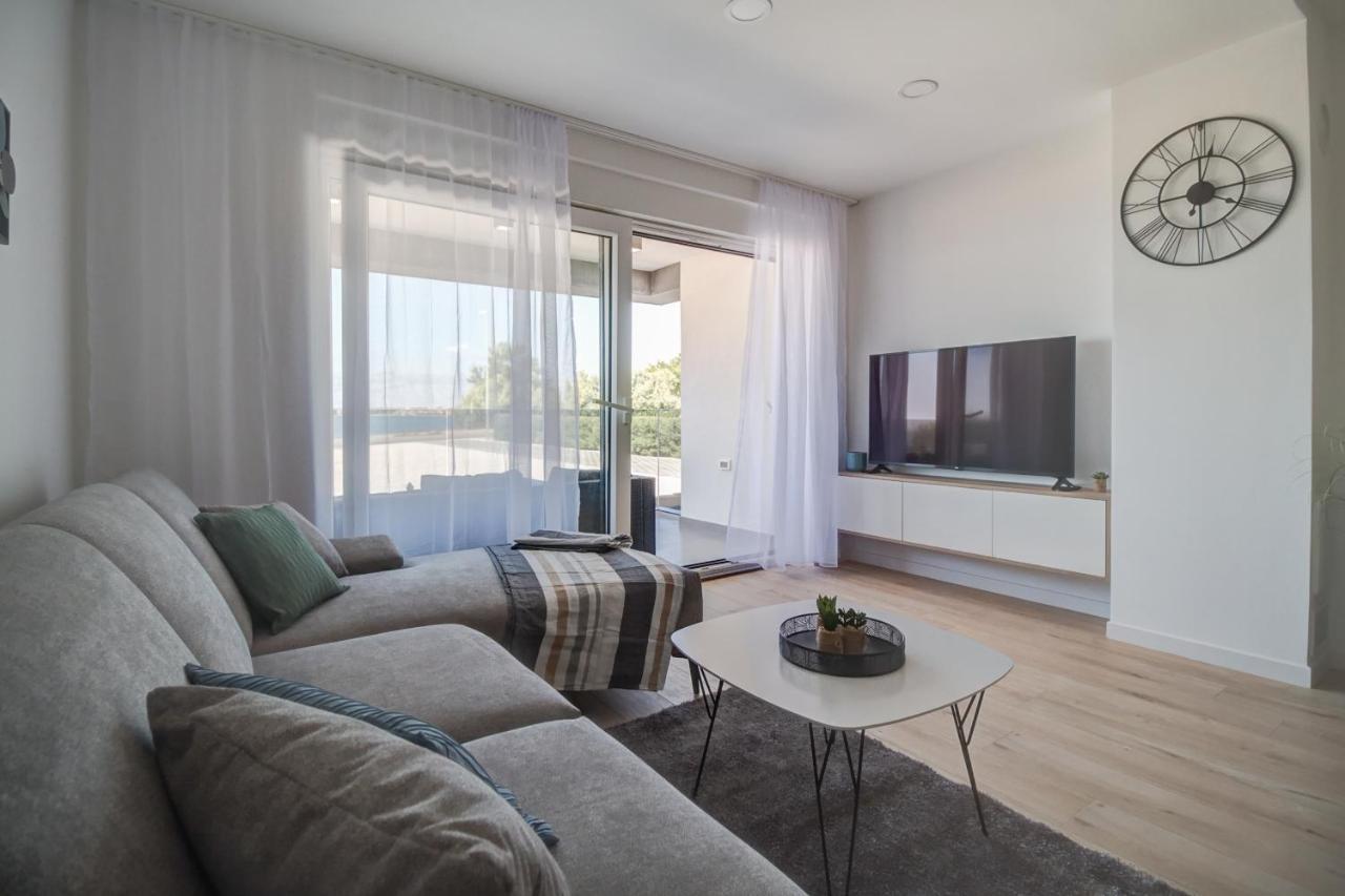 Luxury Beachfront Villa Crystal Aenona - By Ta Leut Agency Nin Exteriér fotografie