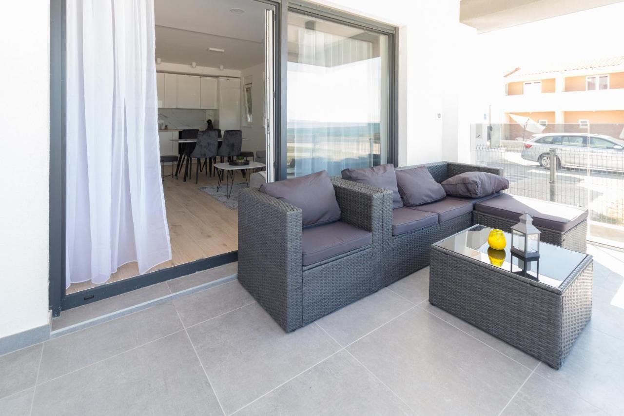 Luxury Beachfront Villa Crystal Aenona - By Ta Leut Agency Nin Exteriér fotografie
