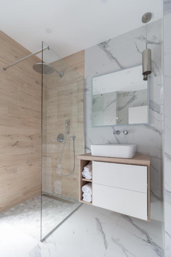 Luxury Beachfront Villa Crystal Aenona - By Ta Leut Agency Nin Exteriér fotografie