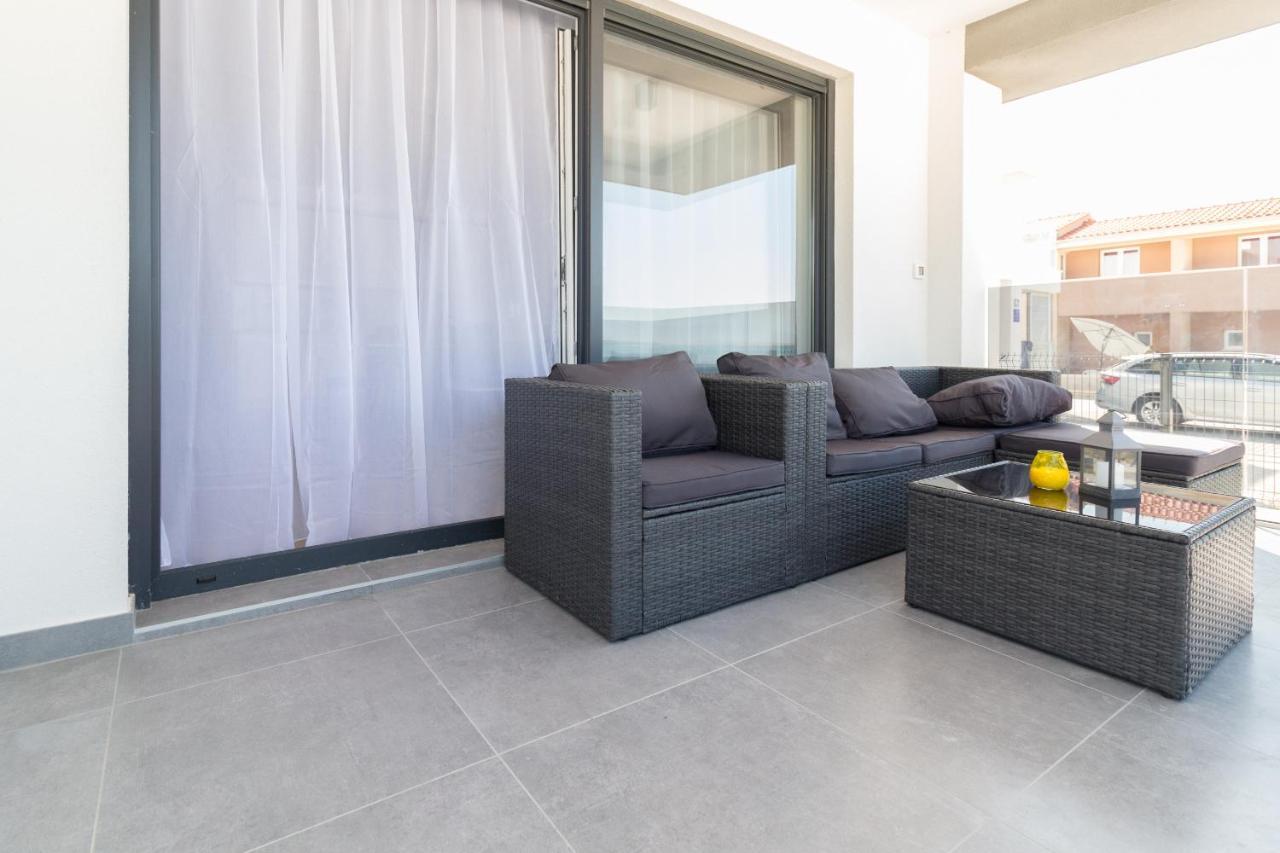 Luxury Beachfront Villa Crystal Aenona - By Ta Leut Agency Nin Exteriér fotografie