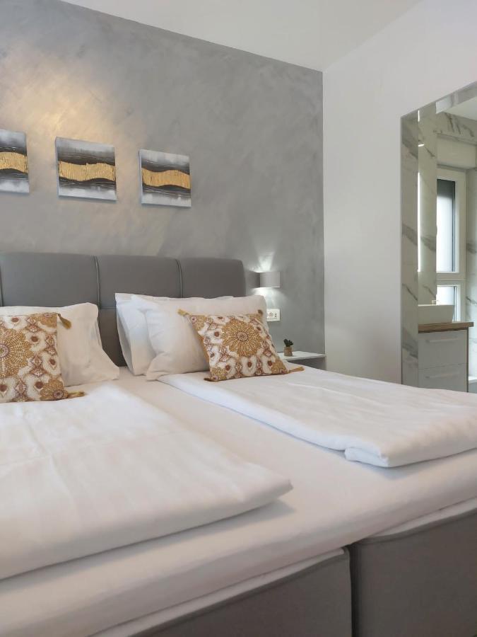 Luxury Beachfront Villa Crystal Aenona - By Ta Leut Agency Nin Exteriér fotografie