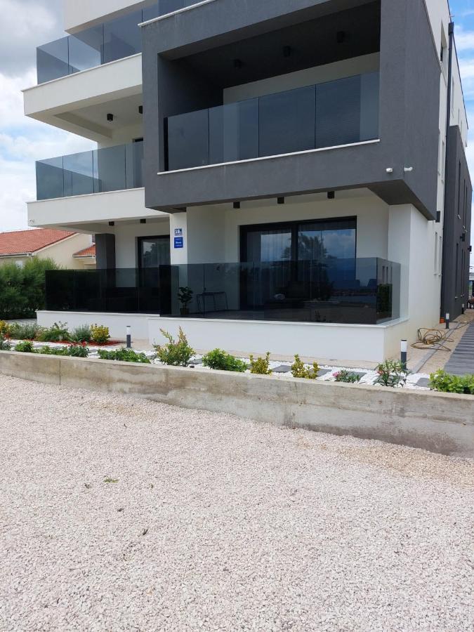 Luxury Beachfront Villa Crystal Aenona - By Ta Leut Agency Nin Exteriér fotografie