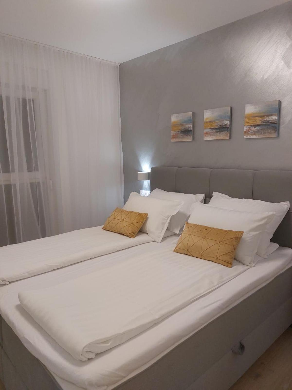Luxury Beachfront Villa Crystal Aenona - By Ta Leut Agency Nin Exteriér fotografie